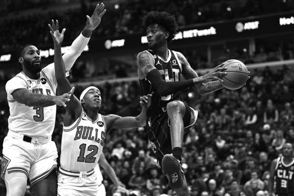 The Charlotte Hornets’ Jalen McDaniels, right, looks to pass around Chicago Bulls defenders Andre Drummond (3) and Ayo Dosunmu (12) in the first half on Thursday, Feb. 2, 2023, at United Center in Chicago. (Jamie Sabau/Getty Images/TNS)