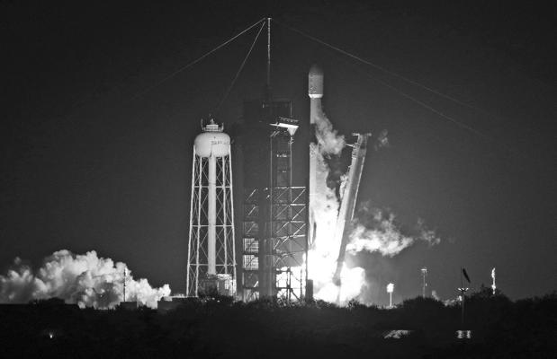 SpaceX launches what could become 1st successful commercial lunar lander