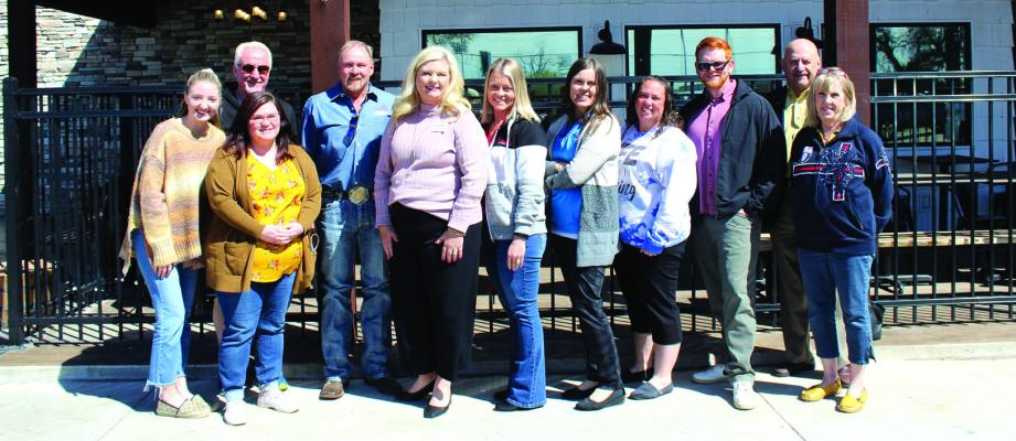 The Chamber of Commerce held a Cash Mob at Fraizer’s Osage Restaurant at 3113 US-60 on Thursday, April 6. (Photo by Calley Lamar)