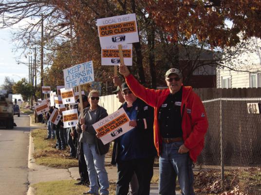 United Steel Workers picket Phillips 66 in solidarity with clerks