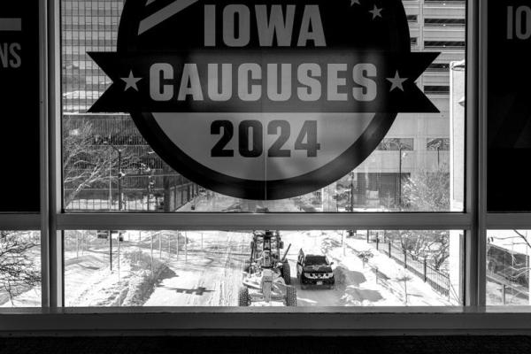ICICLES HANG from a skywalk window as a snow plow clears streets downtown as severe freezing temperatures and snow have gripped Iowa during Iowa Caucus week on Jan. 14, 2024 in Des Moines, Iowa. (Gina Ferazzi/Los Angeles Times/TNS)