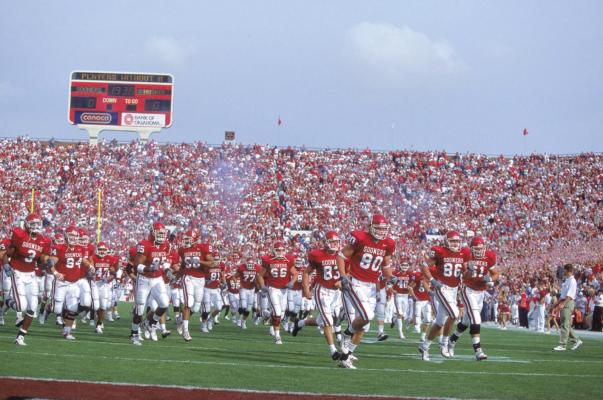 A view of the Oklahoma Sooners as they jog off the field taken during the game against the Nebraska Cornhuskers in Norman, Oklahoma on Oct. 28, 2000. The Sooners defeated the Cornhuskers 31-14. (Brian Bahr/Allsport/Getty Images/TNS)