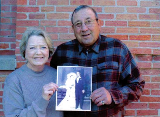 Couple celebrates 50th anniversary