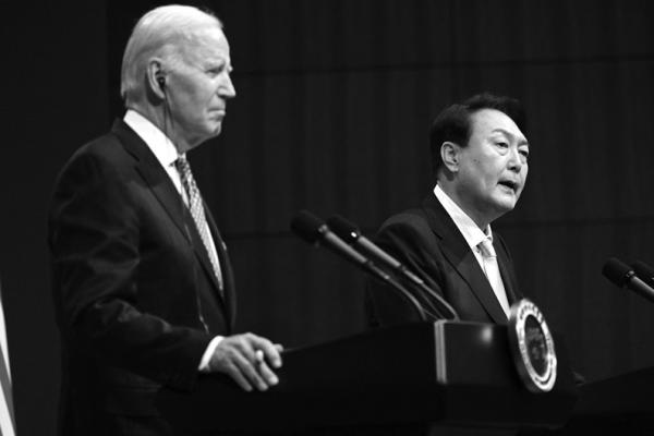 SOUTH KOREAN President Yoon Suk Yeol and President Joe Biden hold a news conference following meetings at the People’s House in Seoul on Saturday, May 21, 2022. (Saul Loeb/AFP/Getty Images/TNS)
