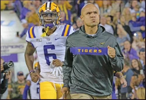 LSU DEFENSIVE coordinator Dave Aranda runs on the field in a November game against Arkansas. Baylor is finalizing a deal to make Aranda the new coach of the Bears, a person with knowledge of the agreement said Thursday. (AP Photo)