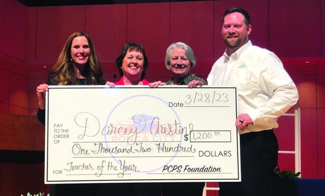 Foundation gives money to teachers
