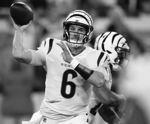 JAKE BROWNING (6) of the Cincinnati Bengals throws a pass against the Jacksonville Jaguars during the second quarter at EverBank Stadium on Monday, Dec. 4, 2023, in Jacksonville, Florida. (Courtney Culbreath/Getty Images/TNS)
