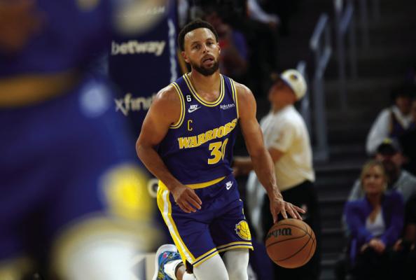 Golden State Warriors’ Stephen Curry (30) brings the ball downcourt in the second quarter against the Sacramento Kings at the Chase Center in San Francisco, on Monday, Nov. 7, 2022. (Jane Tyska/Bay Area News Group/TNS)