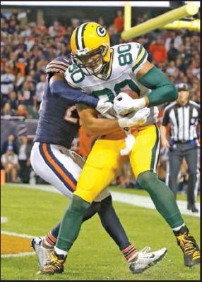 GREEN BAY Packers tight end Jimmy Graham (80) catches a touchdown pass in front of Chicago Bears defensive back Deon Bush (26) during an NFL game, Thursday in Chicago. Green Bay won 10-3. (AP Photo)