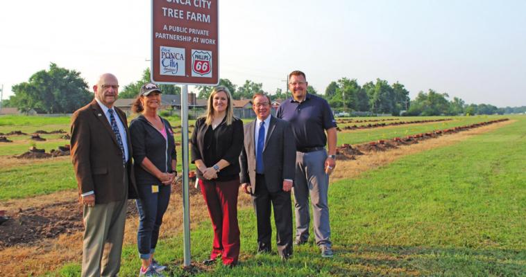 From left to right: Ponca City Mayor Homer Nicholson, Lynne Kitchell, Philips 66, Erin Liberton, Phillips 66 Community Relations Coordinator, General Manager of Ponca City Refinery Darin Fields, Park and Recreation Director Eric Newell. (Photo by Calley Lamar)