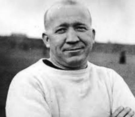 KNUTE ROCKNE was a mastermind when it came to developing coaching strategy. His sense of humor wasn’t too shabby as well.