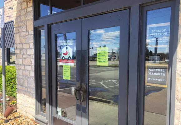 CHILI’S Restaurant and Bar is closed to the public; however, the restaurant is still offering take-out options. (News Photo by Kristi Hayes)